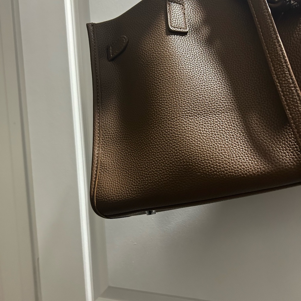 Elegant Brown Leather Handbag - Picture 6 of 10